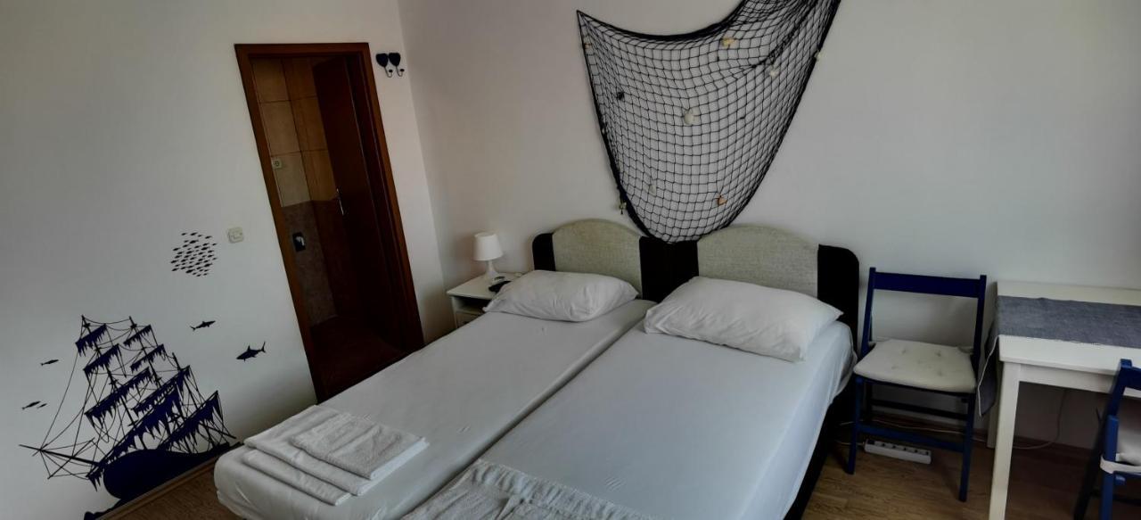 Apartmani Neva Supetar Exterior photo