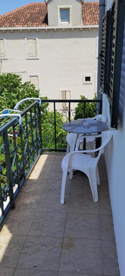 Apartmani Neva Supetar Exterior photo