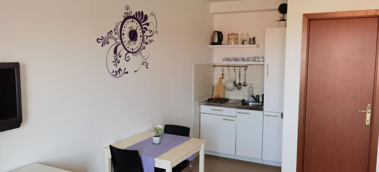Apartmani Neva Supetar Exterior photo