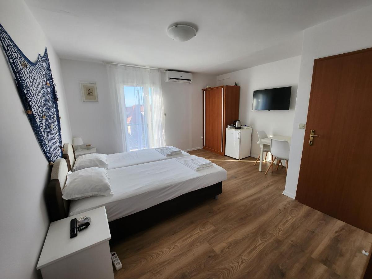 Apartmani Neva Supetar Exterior photo