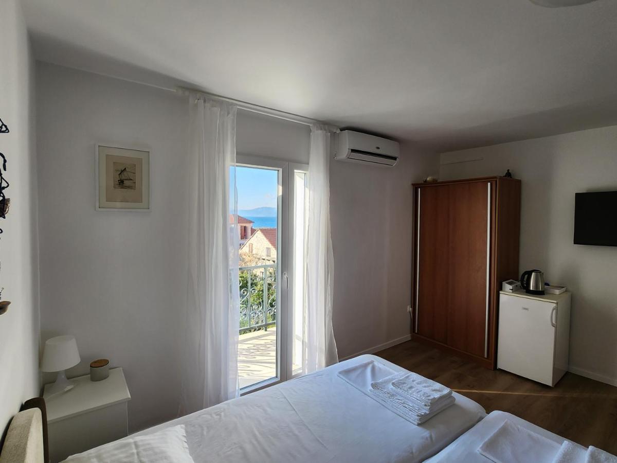Apartmani Neva Supetar Exterior photo
