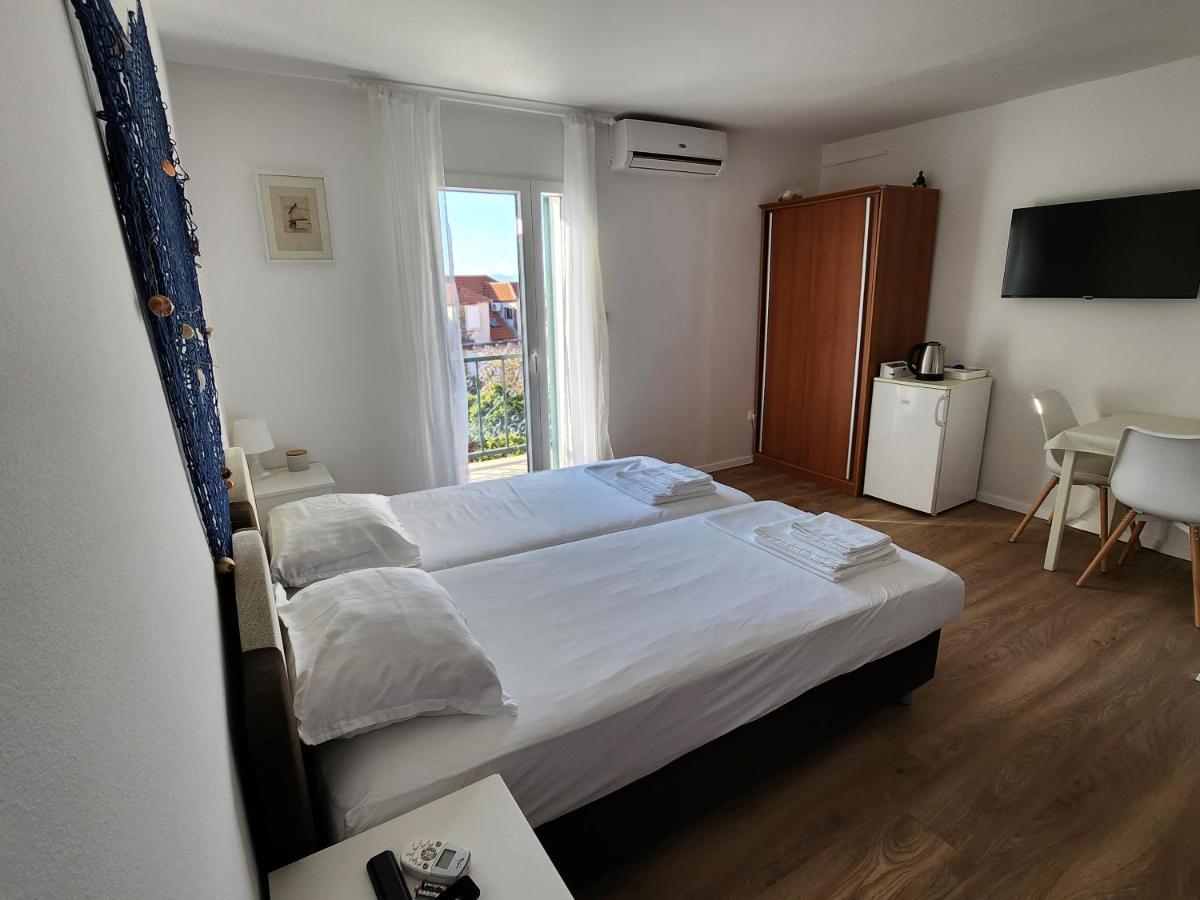 Apartmani Neva Supetar Exterior photo