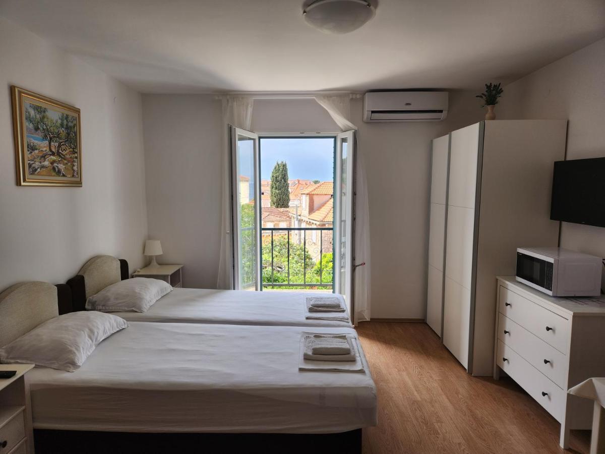 Apartmani Neva Supetar Exterior photo