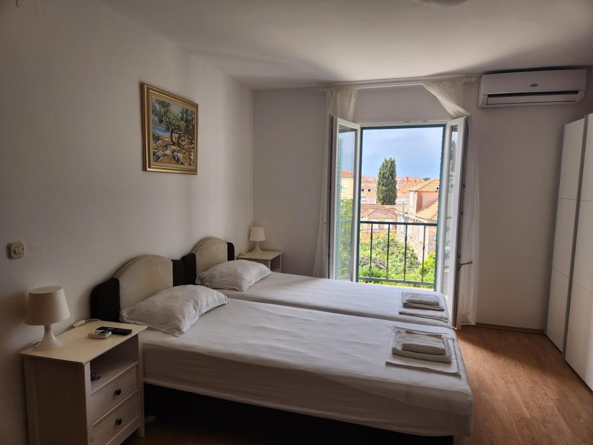 Apartmani Neva Supetar Exterior photo