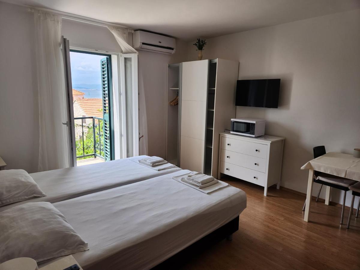 Apartmani Neva Supetar Exterior photo