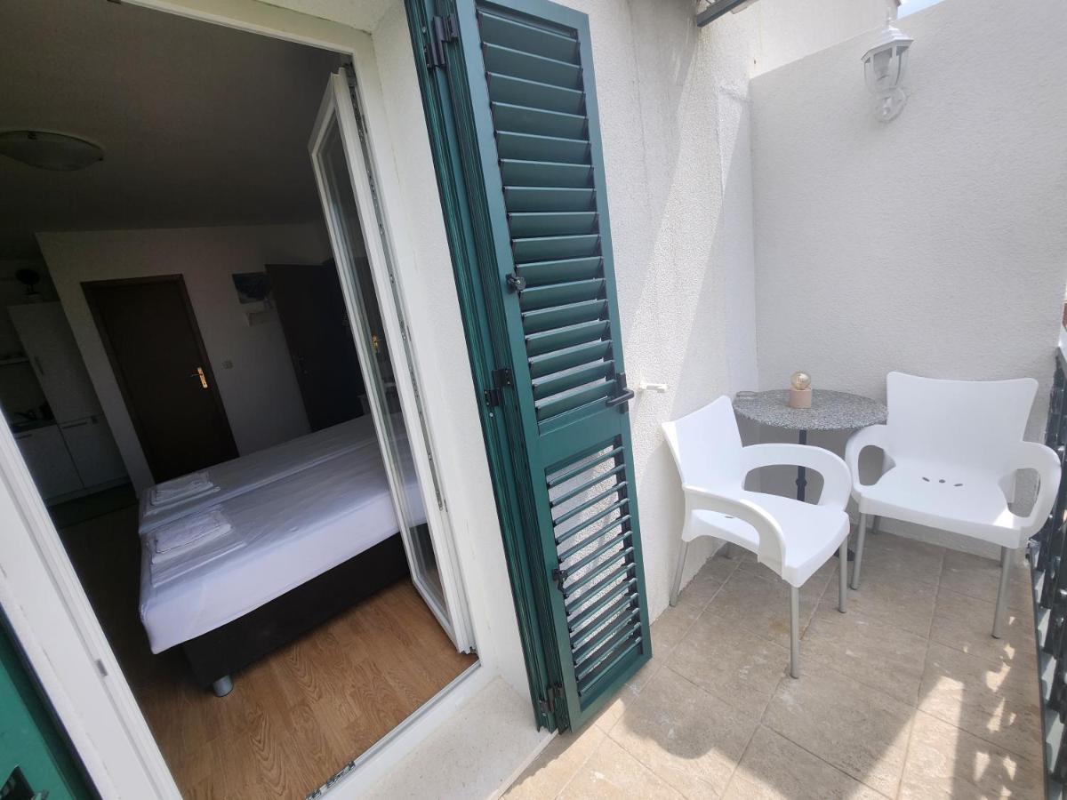 Apartmani Neva Supetar Exterior photo