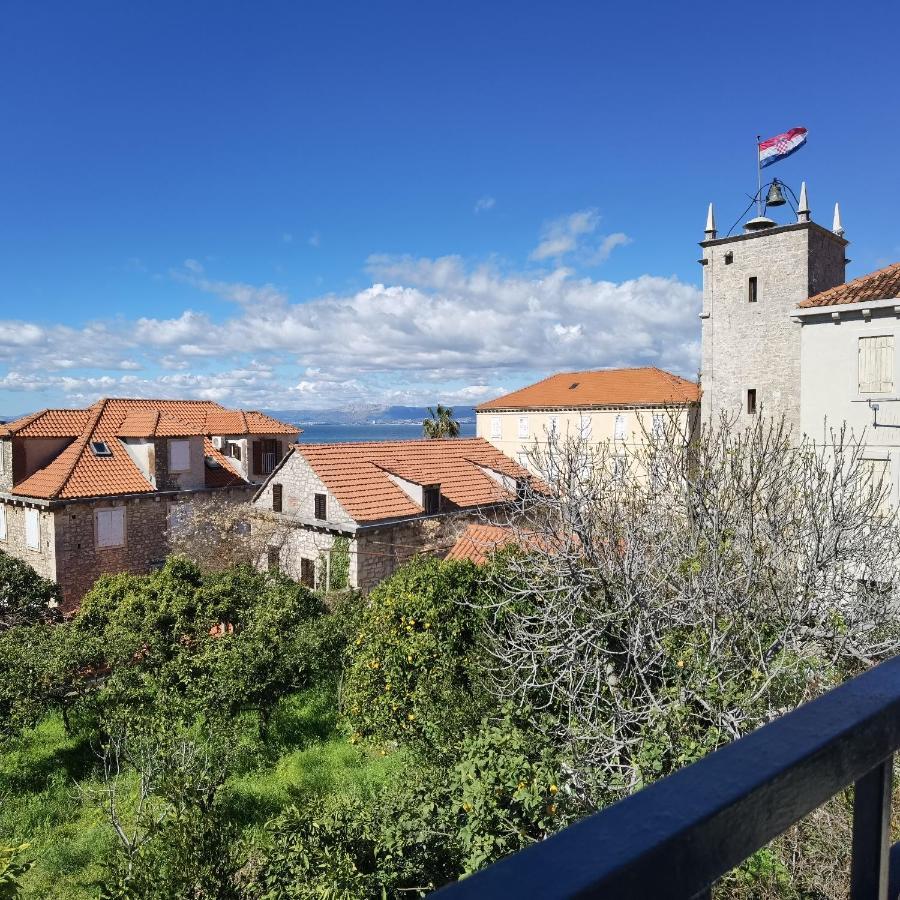 Apartmani Neva Supetar Exterior photo