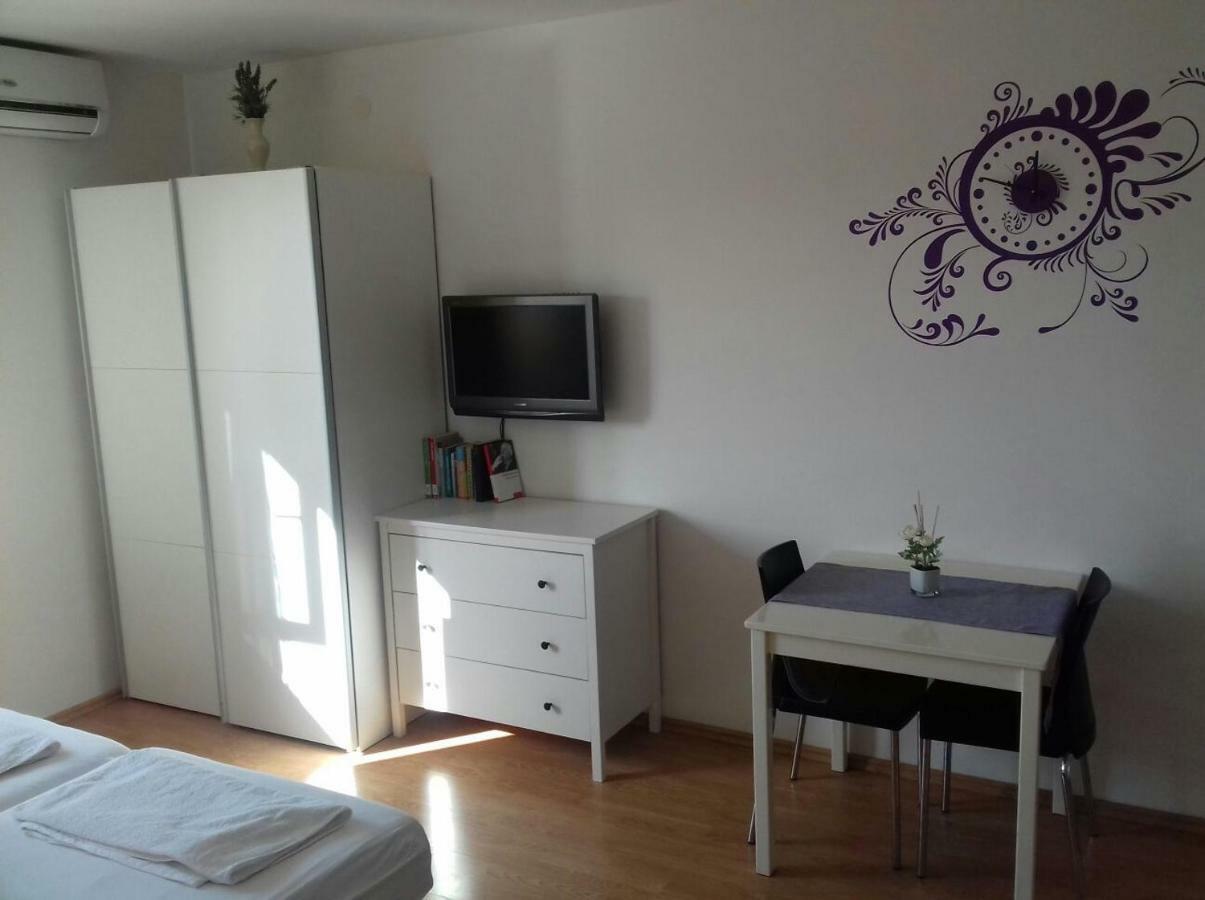 Apartmani Neva Supetar Exterior photo